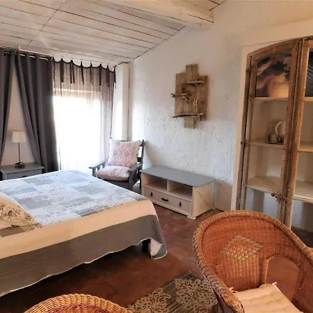 Le Prieure Saint Louis B&B