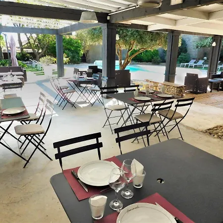 Le Prieure Saint Louis 3* Флур