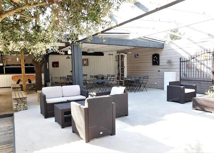 Le Prieure Saint Louis B&B 플루르