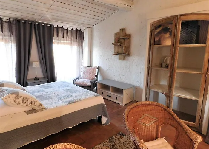 Le Prieure Saint Louis B&B