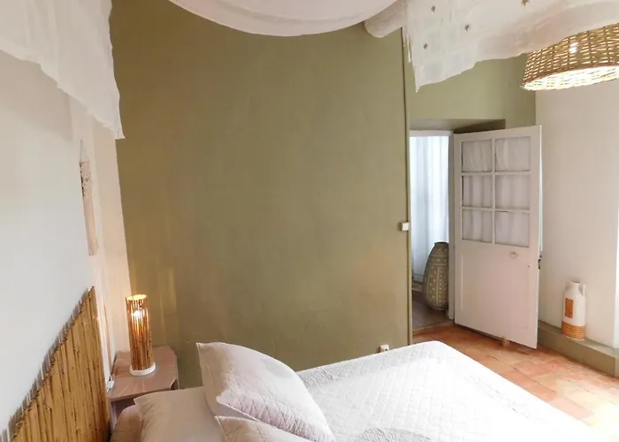 Le Prieure Saint Louis B&B 플루르