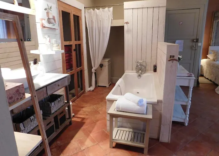 Le Prieure Saint Louis B&B 플루르